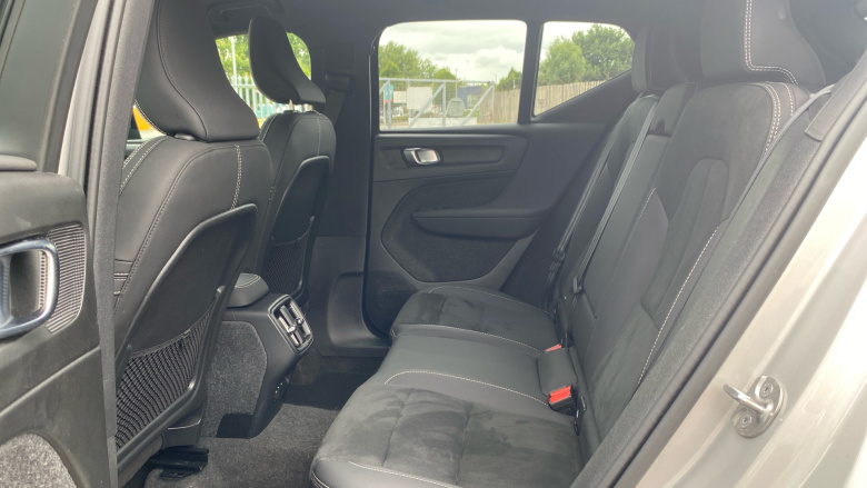 Volvo XC40 2.0 B4P Plus Dark 5dr Auto Petrol Estate